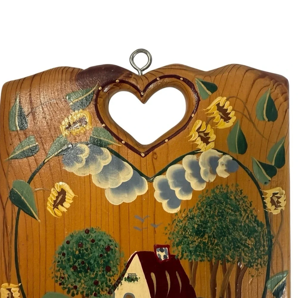 Rustic Heart-Shaped Wall Decor with Cottage Scene